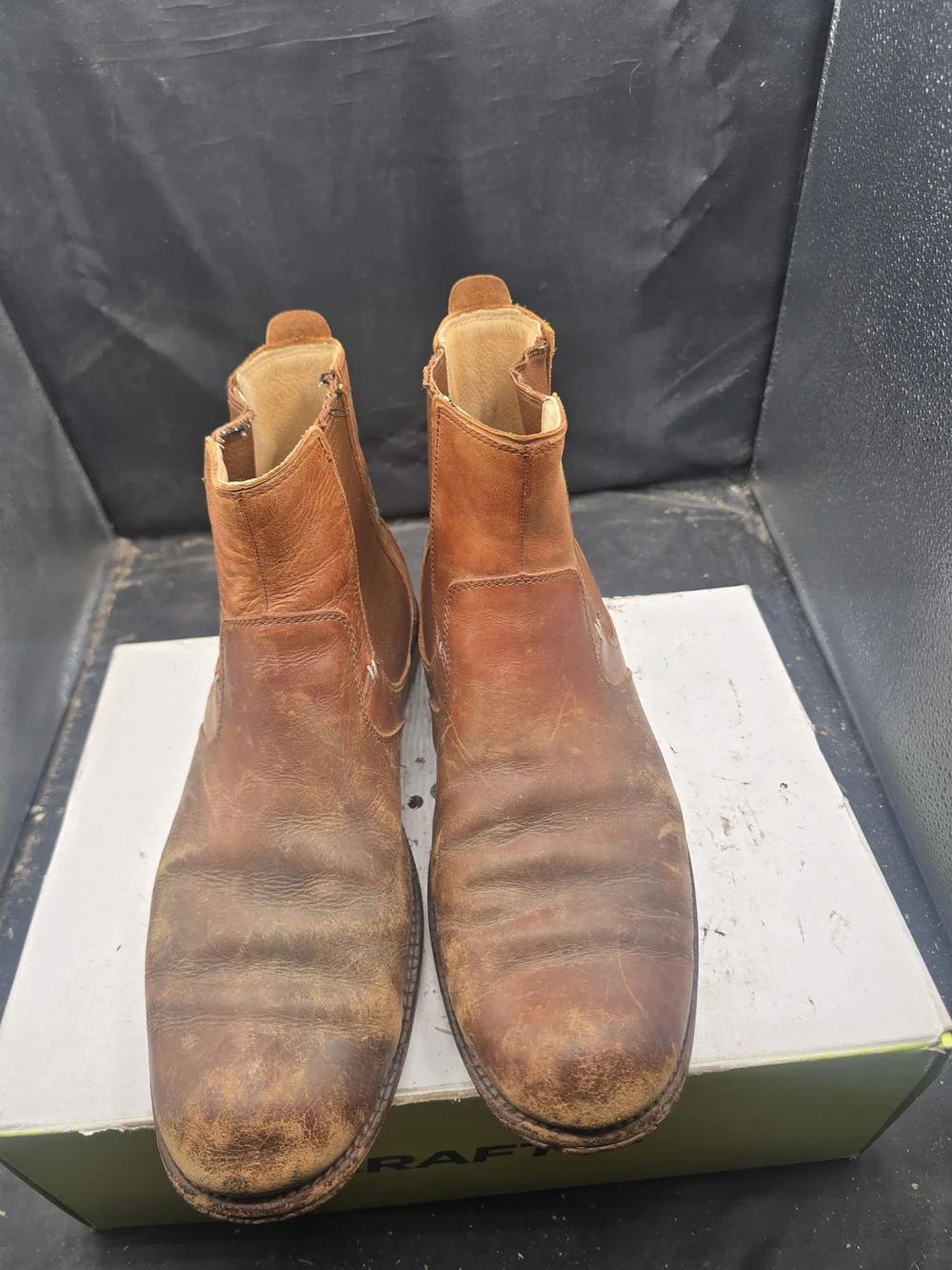 UGG Men's Tan Leather Chukka Boots